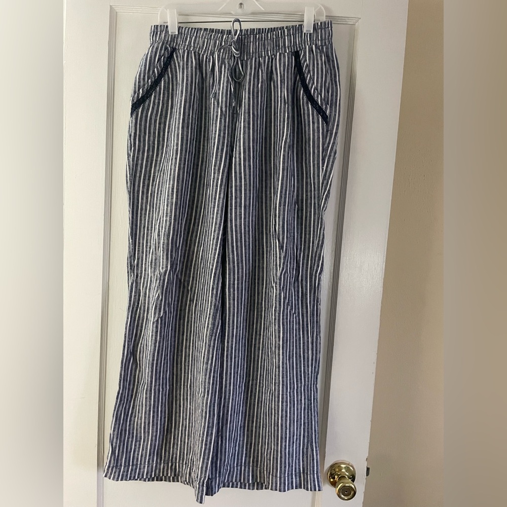 Briggs New York Navy and White Striped Pants